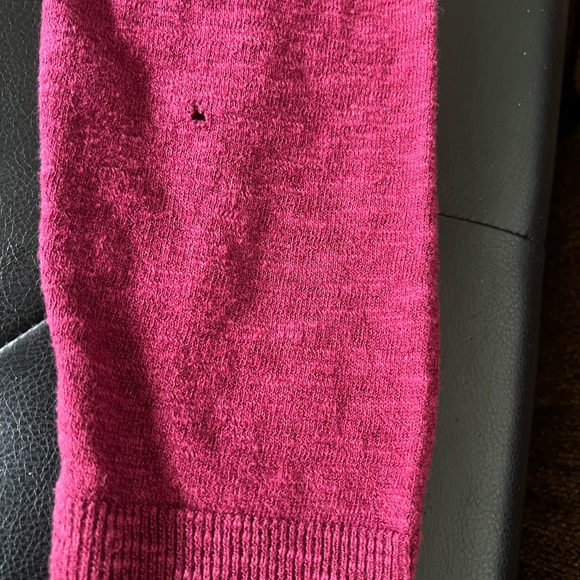 GAP Women’s Burgundy Crewneck Sweater small hole in sleeve - Picture 3 of 4